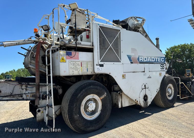 image for item DL4436 2011 Roadtec Shuttle Buggy 2500D material transfer vehicle