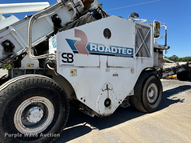 image for item DL4436 2011 Roadtec Shuttle Buggy 2500D material transfer vehicle