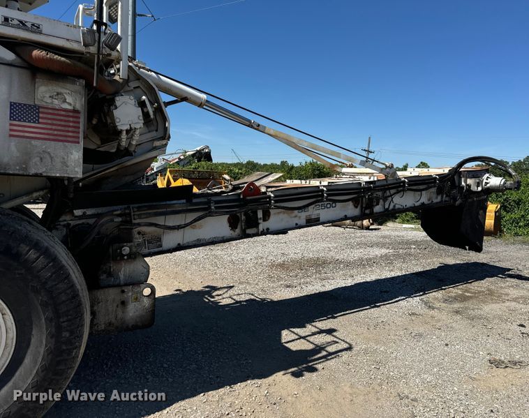 image for item DL4436 2011 Roadtec Shuttle Buggy 2500D material transfer vehicle