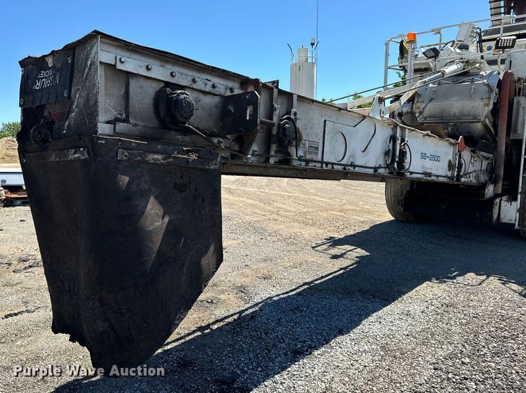 image for item DL4436 2011 Roadtec Shuttle Buggy 2500D material transfer vehicle