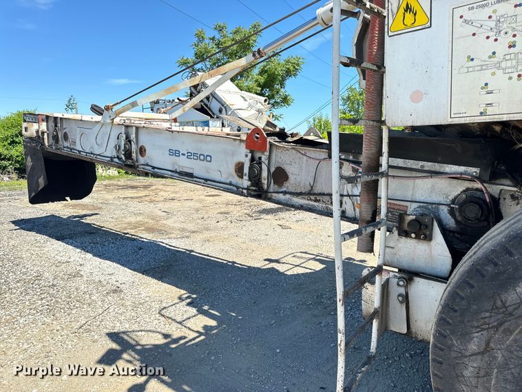 image for item DL4436 2011 Roadtec Shuttle Buggy 2500D material transfer vehicle