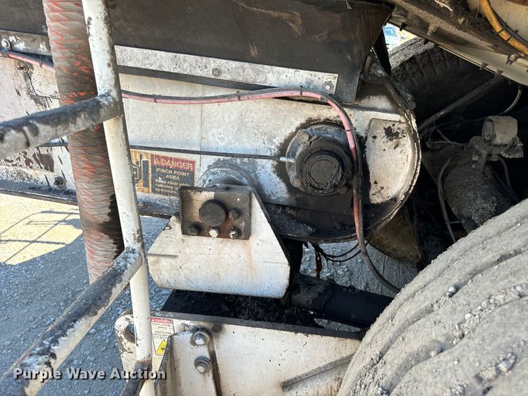 image for item DL4436 2011 Roadtec Shuttle Buggy 2500D material transfer vehicle