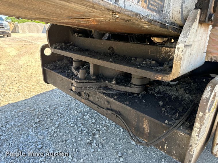 image for item DL4436 2011 Roadtec Shuttle Buggy 2500D material transfer vehicle