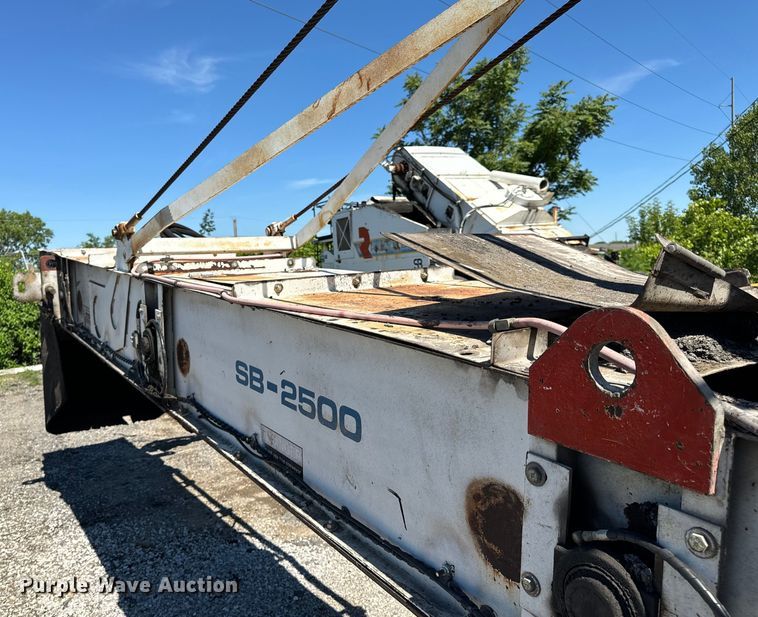 image for item DL4436 2011 Roadtec Shuttle Buggy 2500D material transfer vehicle