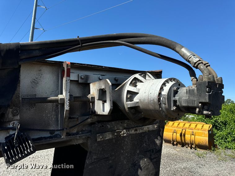 image for item DL4436 2011 Roadtec Shuttle Buggy 2500D material transfer vehicle