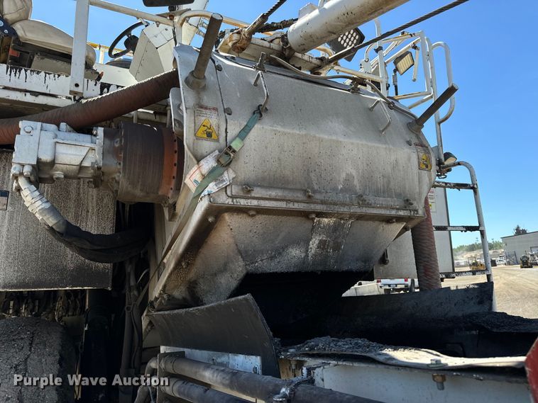 image for item DL4436 2011 Roadtec Shuttle Buggy 2500D material transfer vehicle