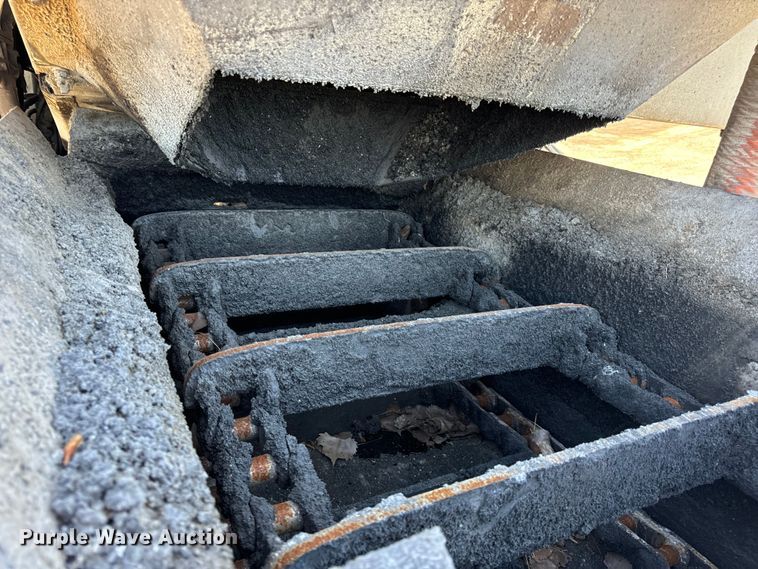 image for item DL4436 2011 Roadtec Shuttle Buggy 2500D material transfer vehicle