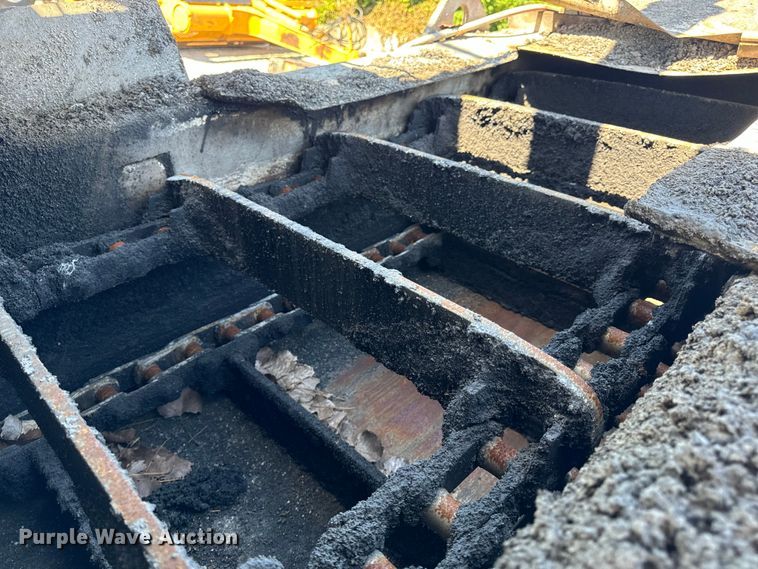 image for item DL4436 2011 Roadtec Shuttle Buggy 2500D material transfer vehicle