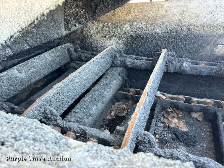 image for item DL4436 2011 Roadtec Shuttle Buggy 2500D material transfer vehicle