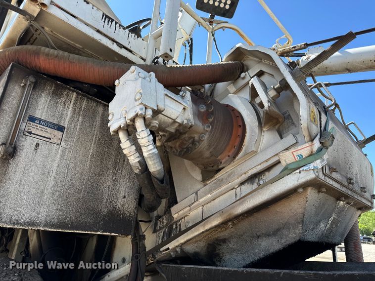 image for item DL4436 2011 Roadtec Shuttle Buggy 2500D material transfer vehicle