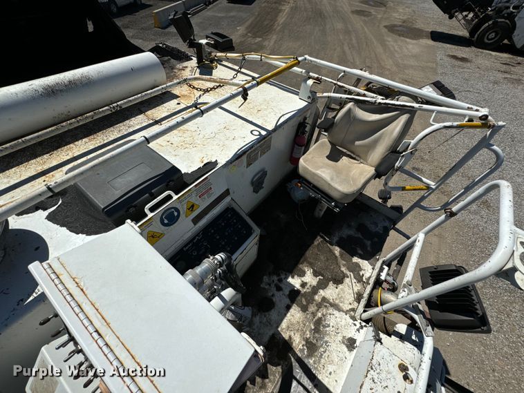 image for item DL4436 2011 Roadtec Shuttle Buggy 2500D material transfer vehicle