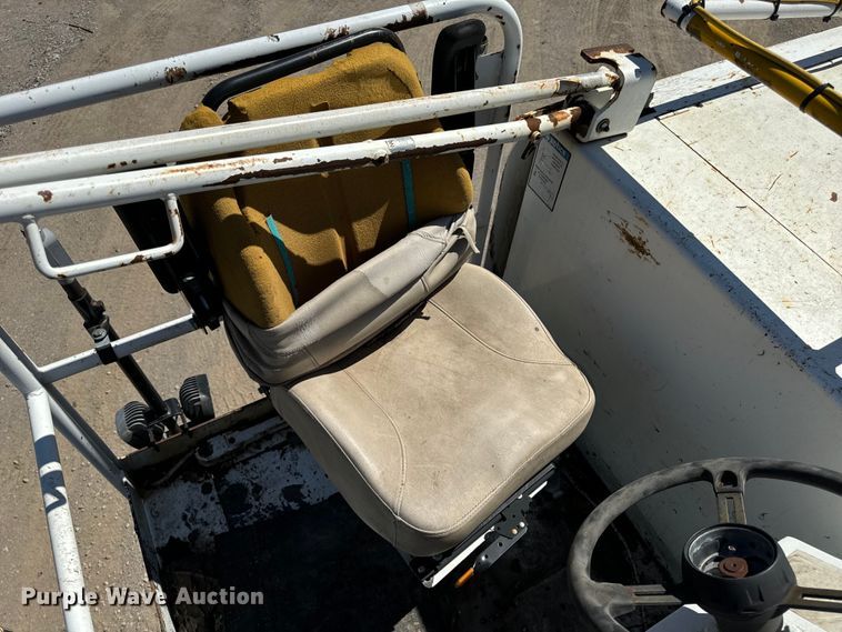 image for item DL4436 2011 Roadtec Shuttle Buggy 2500D material transfer vehicle