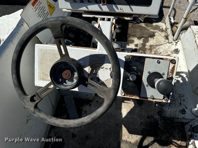 image for item DL4436 2011 Roadtec Shuttle Buggy 2500D material transfer vehicle