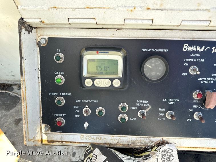 image for item DL4436 2011 Roadtec Shuttle Buggy 2500D material transfer vehicle