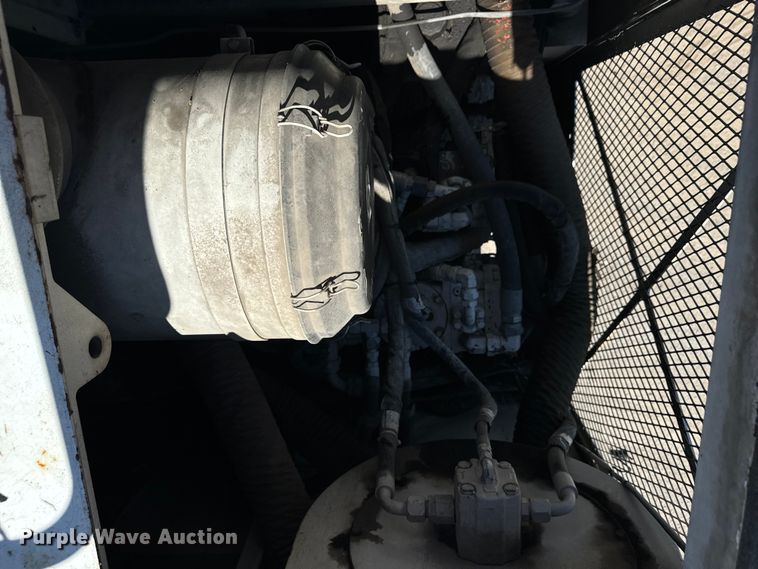 image for item DL4436 2011 Roadtec Shuttle Buggy 2500D material transfer vehicle