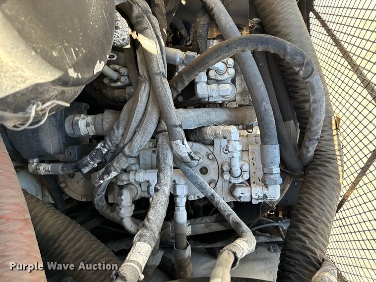 image for item DL4436 2011 Roadtec Shuttle Buggy 2500D material transfer vehicle