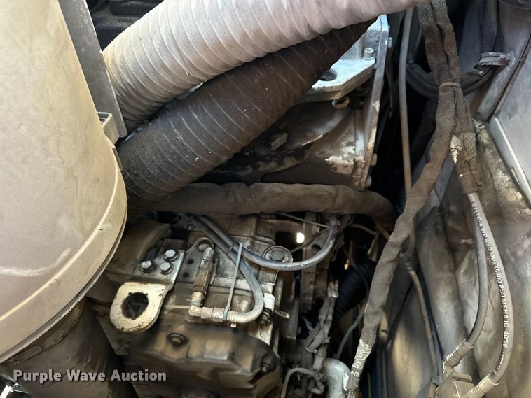 image for item DL4436 2011 Roadtec Shuttle Buggy 2500D material transfer vehicle