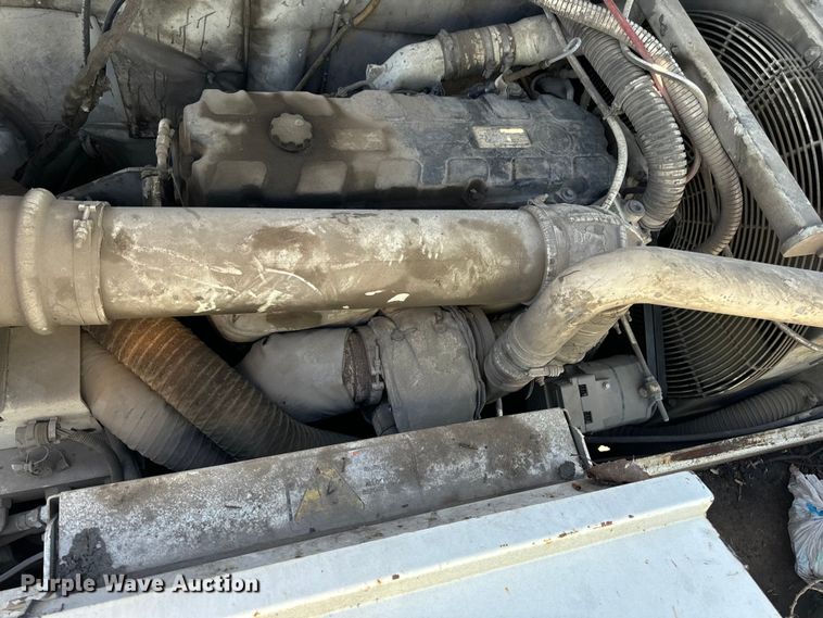 image for item DL4436 2011 Roadtec Shuttle Buggy 2500D material transfer vehicle