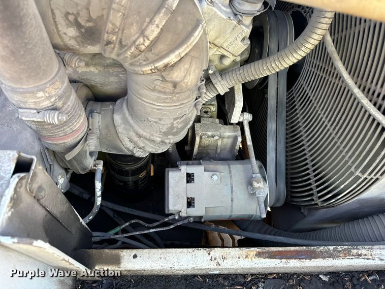 image for item DL4436 2011 Roadtec Shuttle Buggy 2500D material transfer vehicle