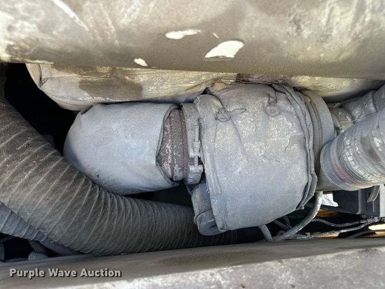 image for item DL4436 2011 Roadtec Shuttle Buggy 2500D material transfer vehicle