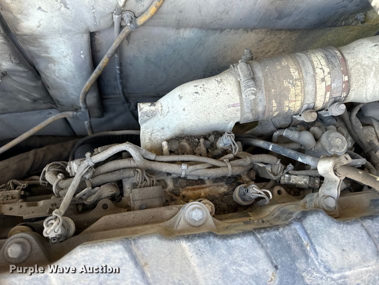 image for item DL4436 2011 Roadtec Shuttle Buggy 2500D material transfer vehicle