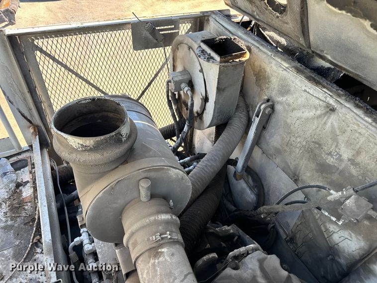 image for item DL4436 2011 Roadtec Shuttle Buggy 2500D material transfer vehicle