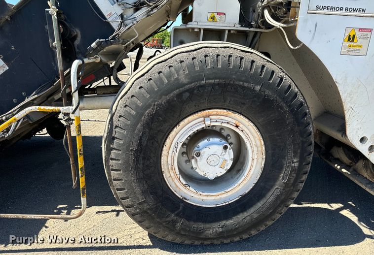 image for item DL4436 2011 Roadtec Shuttle Buggy 2500D material transfer vehicle