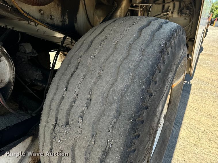 image for item DL4436 2011 Roadtec Shuttle Buggy 2500D material transfer vehicle