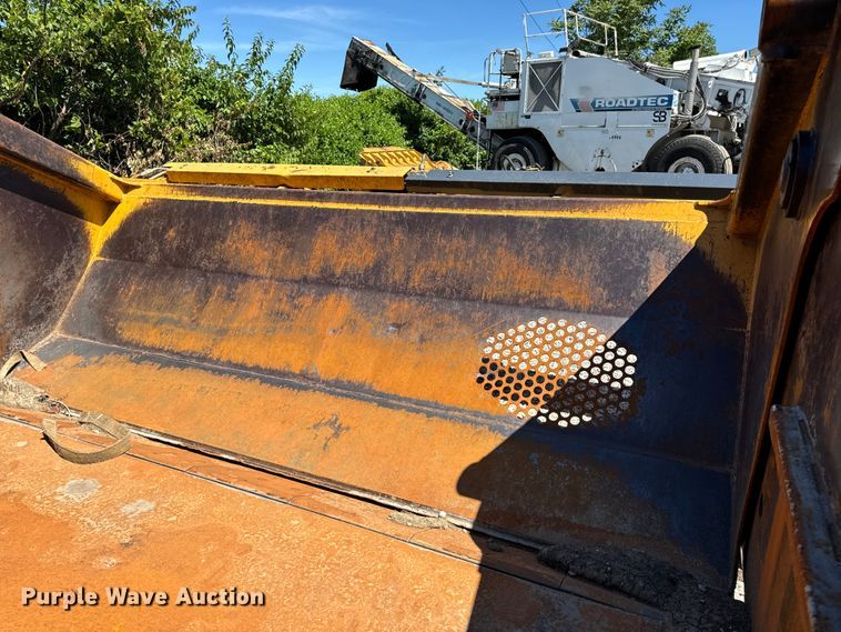 image for item DL4439 2014 John Deere 2112E conventional scraper