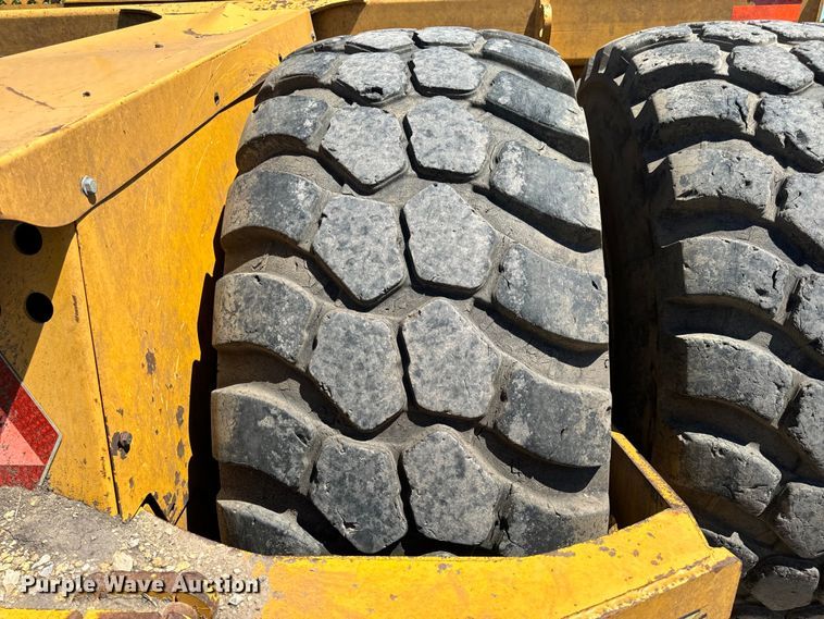 image for item DL4439 2014 John Deere 2112E conventional scraper