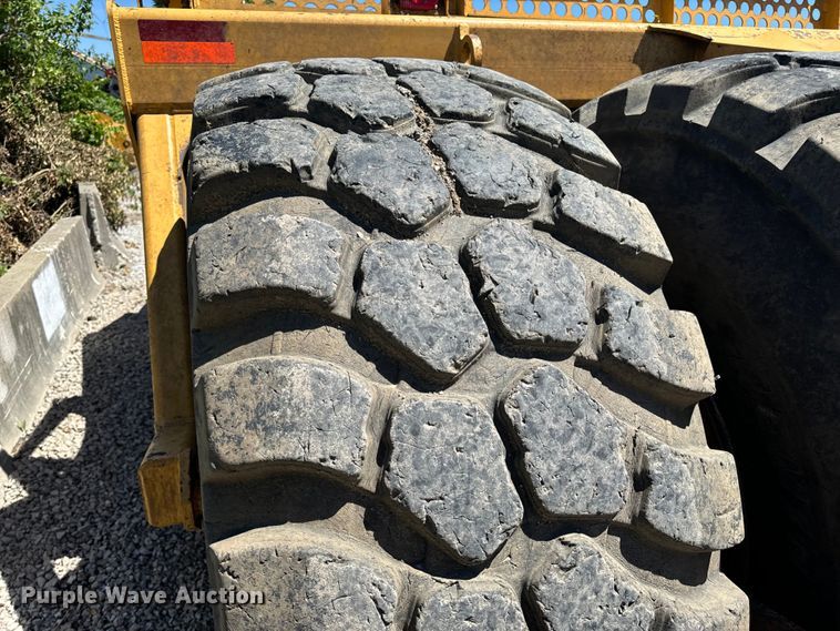 image for item DL4439 2014 John Deere 2112E conventional scraper