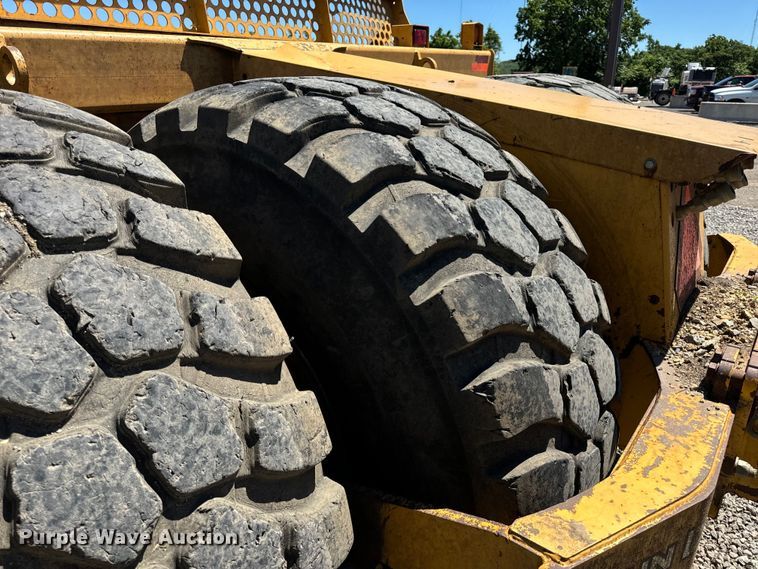 image for item DL4439 2014 John Deere 2112E conventional scraper