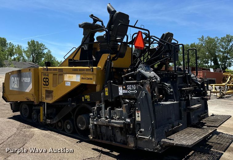 image for item DL4441 2015 Caterpillar  AP1055F paver
