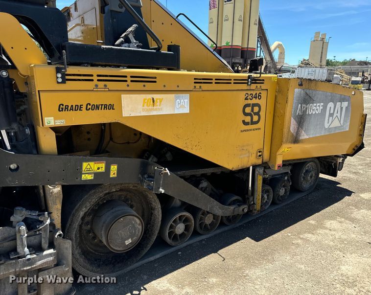 image for item DL4441 2015 Caterpillar  AP1055F paver