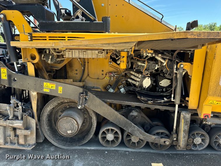 image for item DL4441 2015 Caterpillar  AP1055F paver