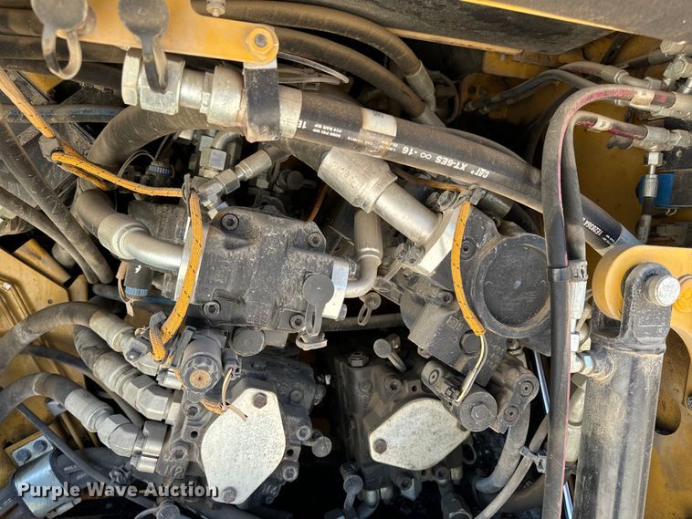 image for item DL4441 2015 Caterpillar  AP1055F paver