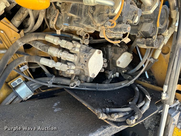 image for item DL4441 2015 Caterpillar  AP1055F paver