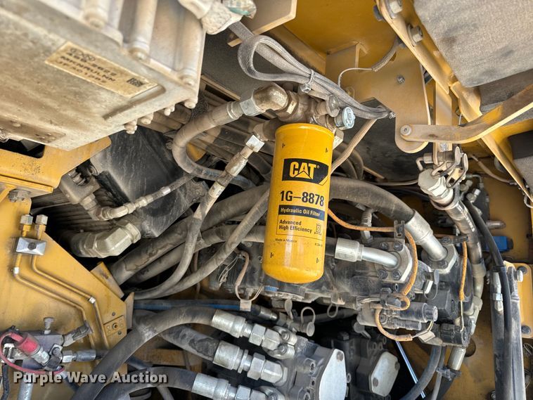 image for item DL4441 2015 Caterpillar  AP1055F paver