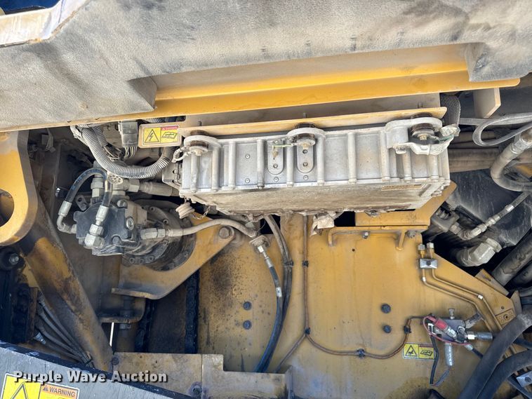 image for item DL4441 2015 Caterpillar  AP1055F paver