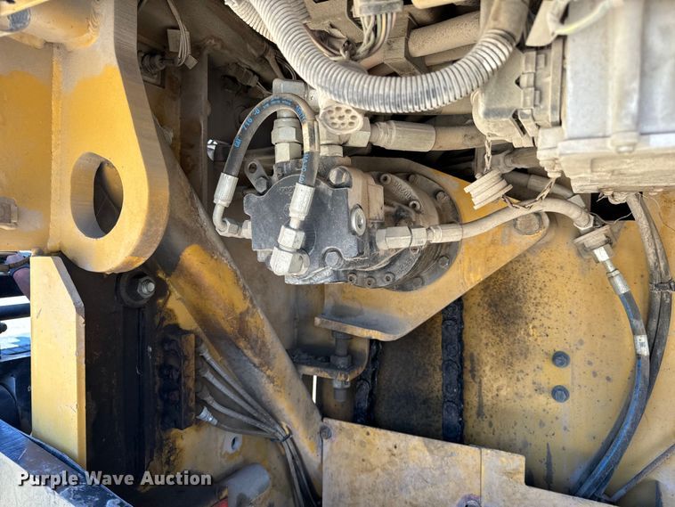 image for item DL4441 2015 Caterpillar  AP1055F paver