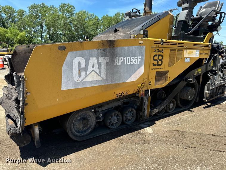 image for item DL4441 2015 Caterpillar  AP1055F paver