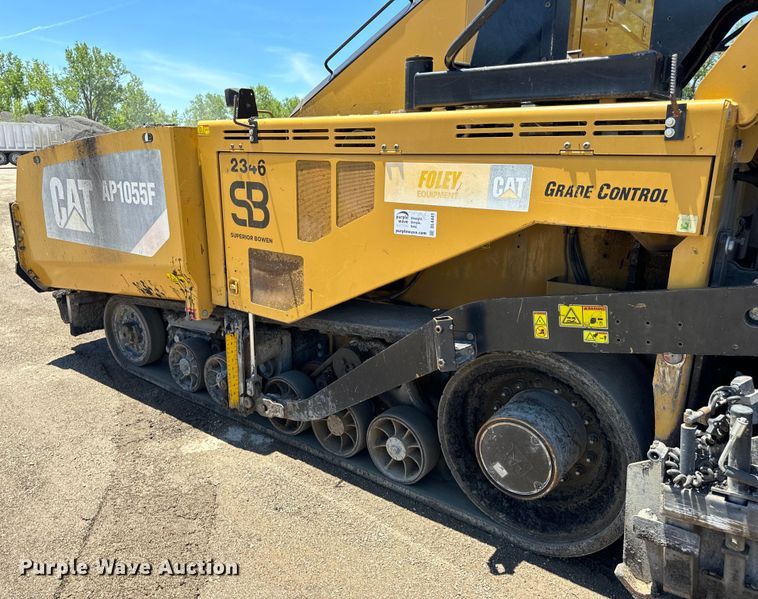 image for item DL4441 2015 Caterpillar  AP1055F paver