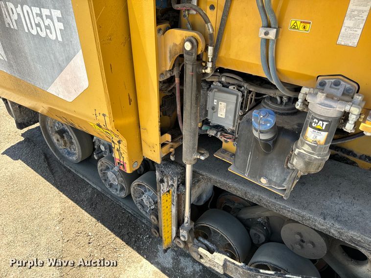 image for item DL4441 2015 Caterpillar  AP1055F paver