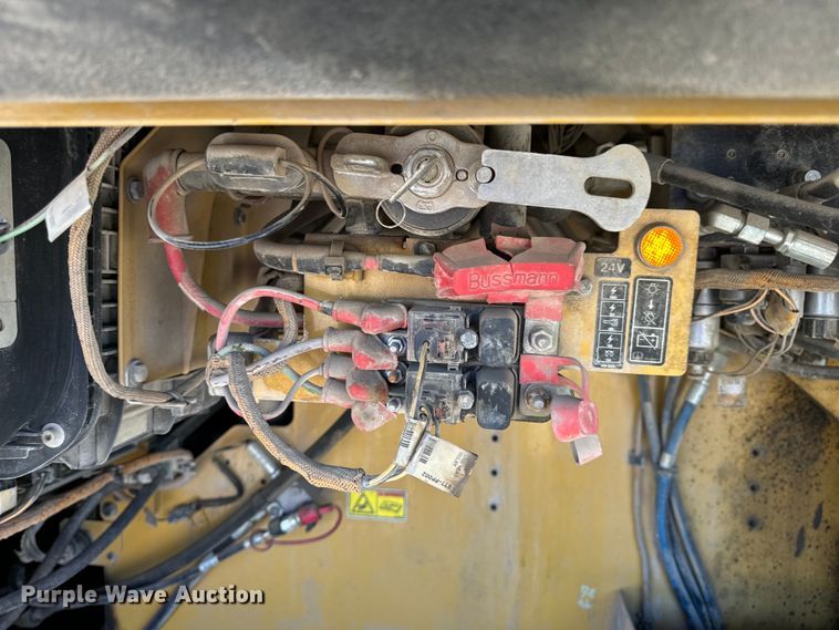 image for item DL4441 2015 Caterpillar  AP1055F paver