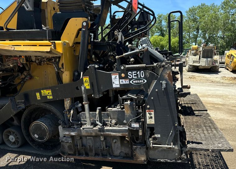 image for item DL4441 2015 Caterpillar  AP1055F paver