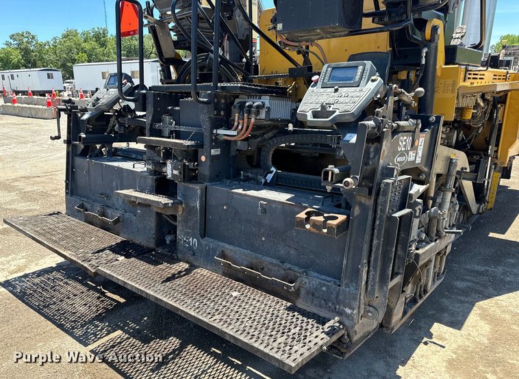 image for item DL4441 2015 Caterpillar  AP1055F paver