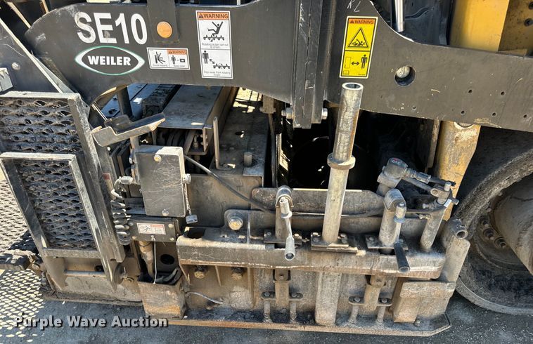 image for item DL4441 2015 Caterpillar  AP1055F paver