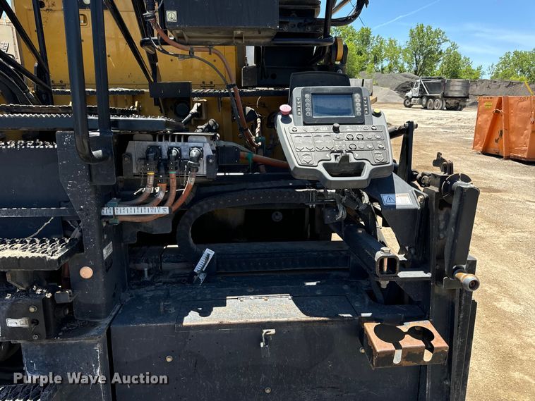 image for item DL4441 2015 Caterpillar  AP1055F paver