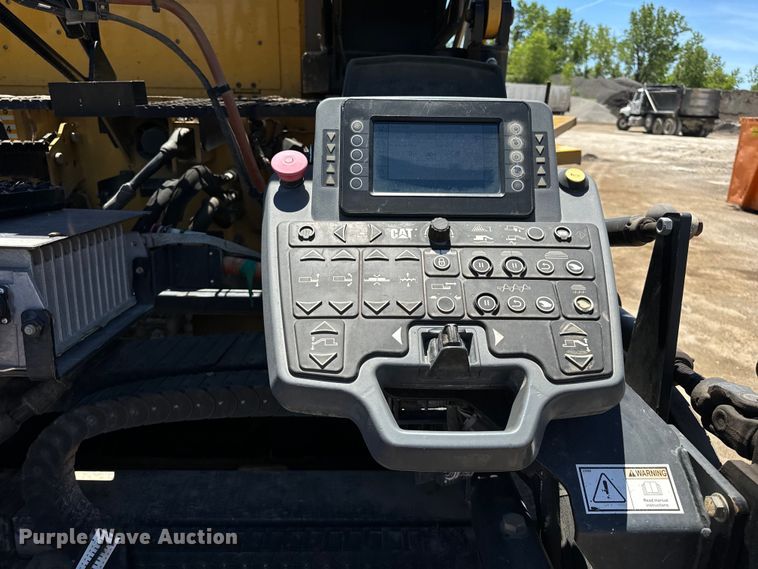 image for item DL4441 2015 Caterpillar  AP1055F paver