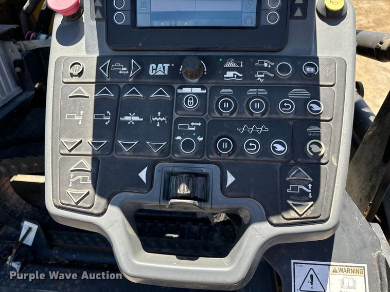 image for item DL4441 2015 Caterpillar  AP1055F paver